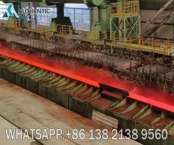 Processus de fabrication d'une bobine d'acier laminé à chaud (HRC) sous haute température dans notre usine sidérurgique.